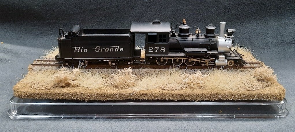 HOn3 SCALE 9″ SINGLE TRACK DISPLAY CASE – DESERT SCENE- FOR ANY HOn3 TRAINS