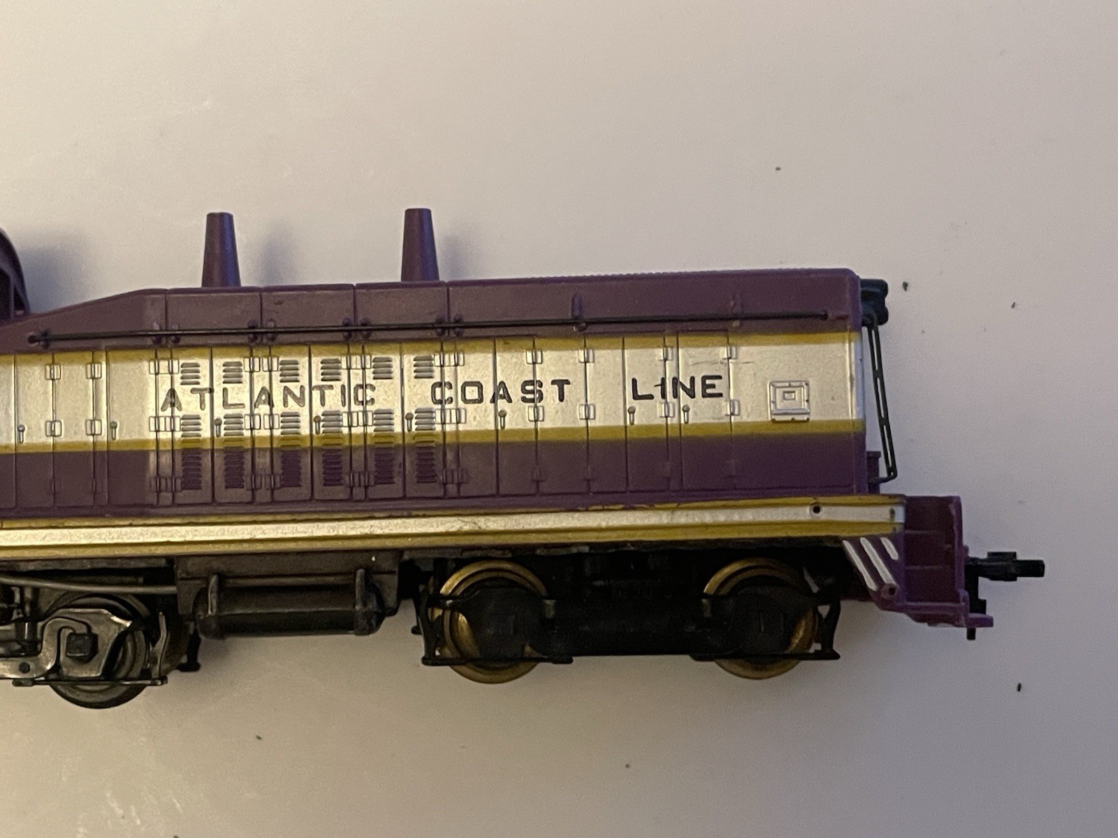 Vintage Revell HO Atlantic Coast Line #3570 SW7 Diesel SWITCHER Locomotive Works