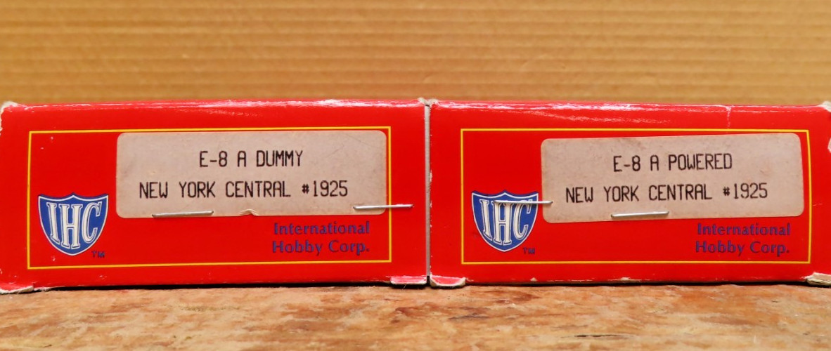 IHC E-8 New York Central #1925 Diesel Locomotives Powered & Dummy Train HO Scale