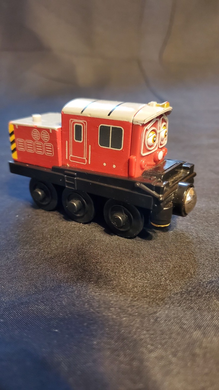 Chuggington Irving Wooden Railway Learning Curve Train Engine Toy Magnetic