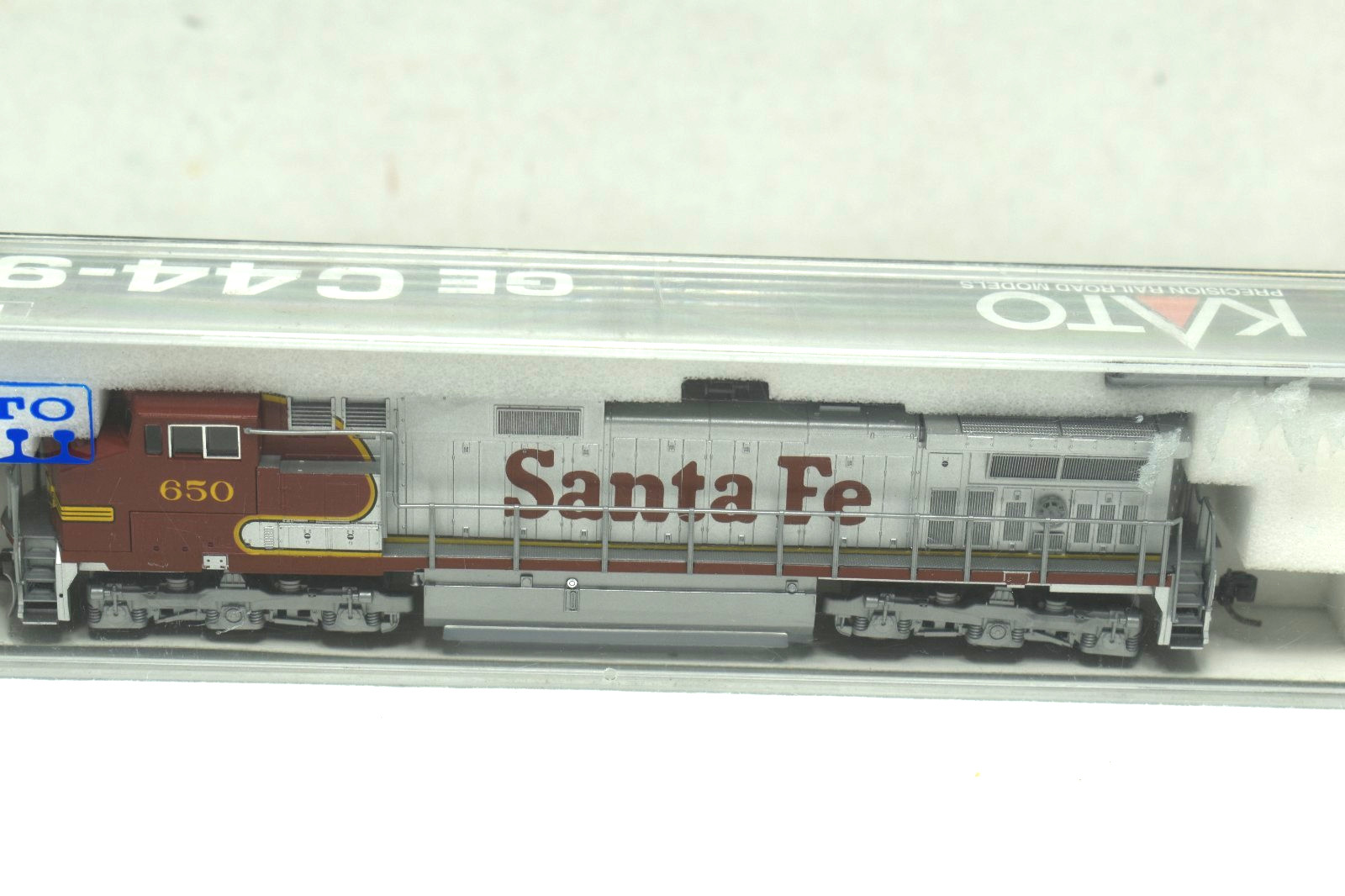 Koto N Gauge Santa Fe #650 GE C44-9W Red & Gray
