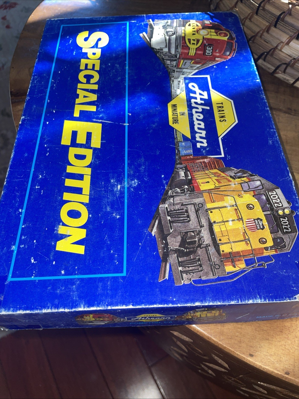 Athearn HOnScale Illinois Central SD40-2 Powered & Dummy Diesel Locomotives NOS