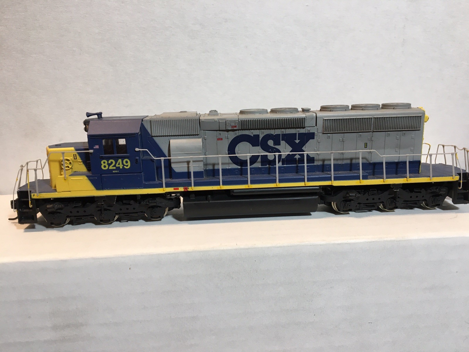 HO ATHEARN 6406 SD40-2 CSX YN2 #8249 DCC HEX DRIVE AND LED DIRECTIONAL LIGHTS