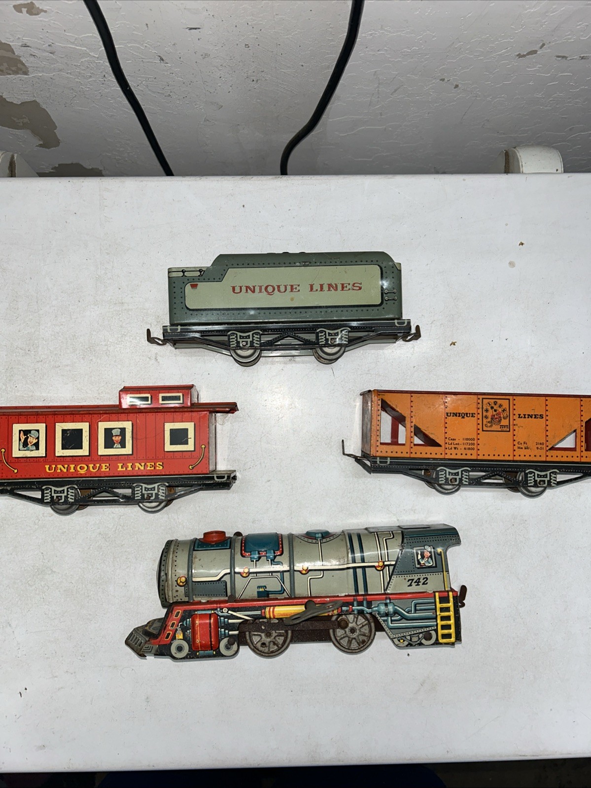 Unique Art/Lines #742 Mechanical/Wind-up Locomotive & Tenders. Runs. Read Descr.