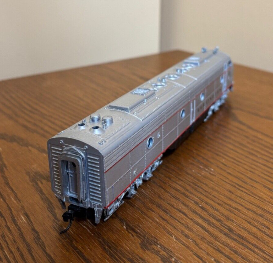 Rivarossi Ho Burlington EMD E-9 Diesel Locomotive Metal Wheels, Nicely Weathered