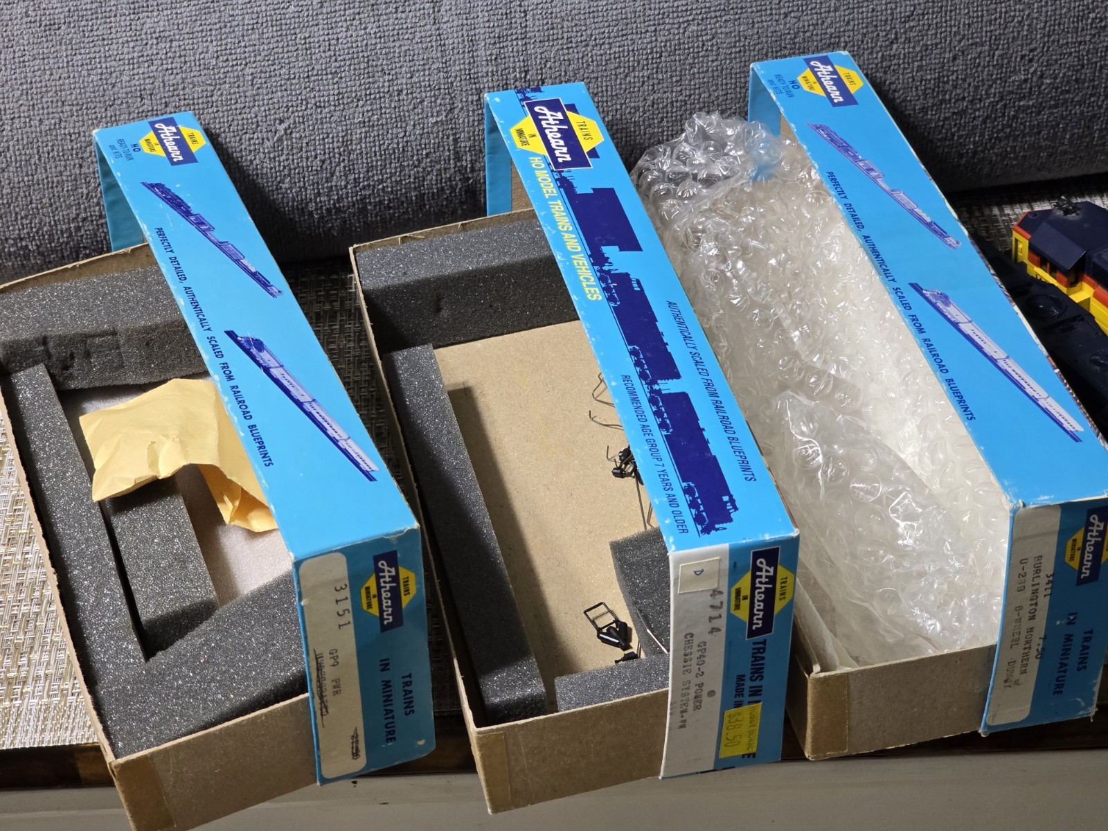 Athearn HO Scale Locomotive Lot(3)Chessie System & C&O + 5Vintage BlueBoxesEmpty