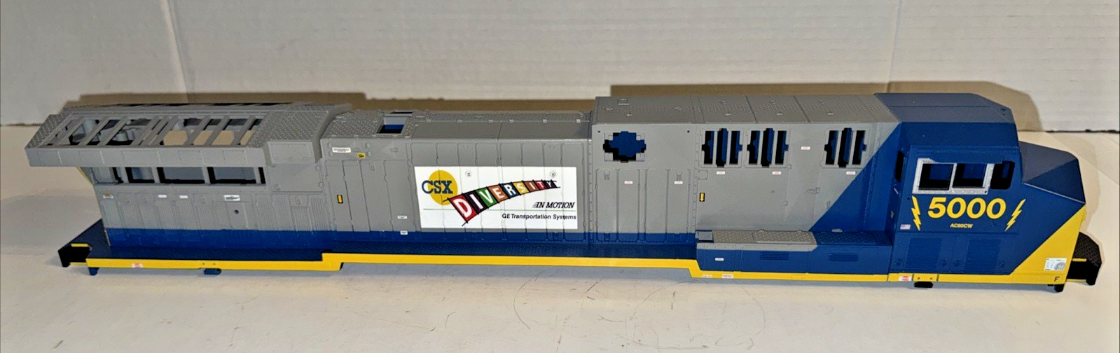 MTH O GAUGE CSX CAB #5000 DIESEL ENGINE BODY SHELL 18.5″ LONG NEW