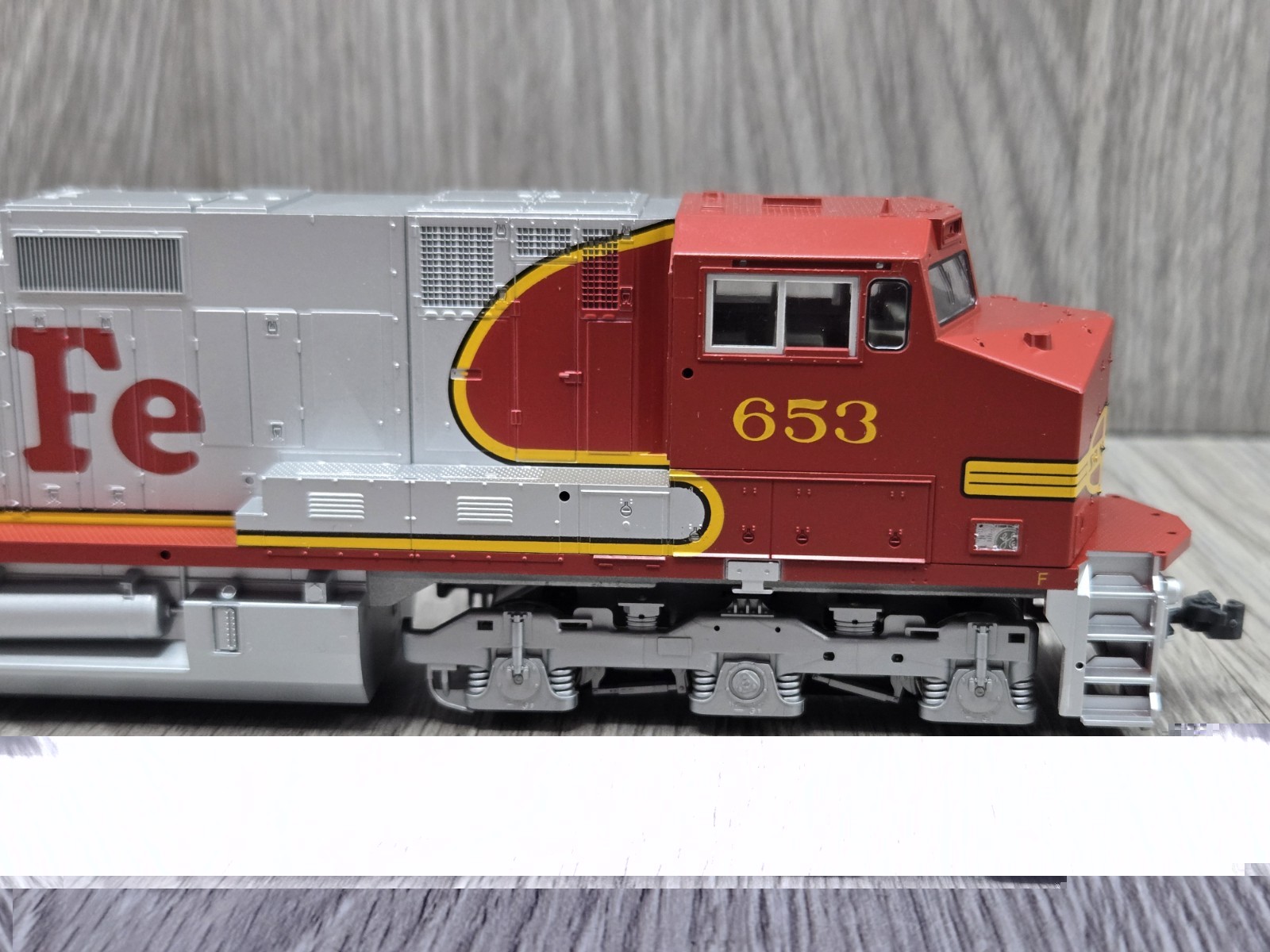 KATO SANTA FE #653 GE C44-9W “DASH 9” DIESEL LOCOMOTIVE