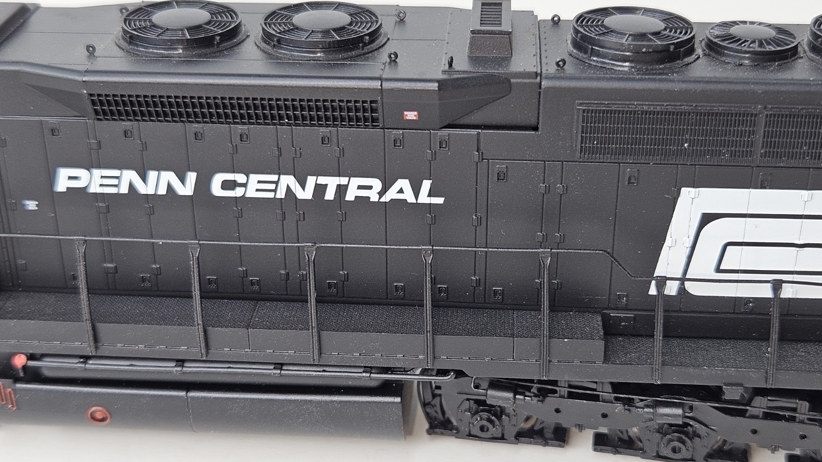 ATLAS MASTER Series Gold # 6022 HO SCALE PENN CENTRAL SDP-35 LOCOMOTIVE