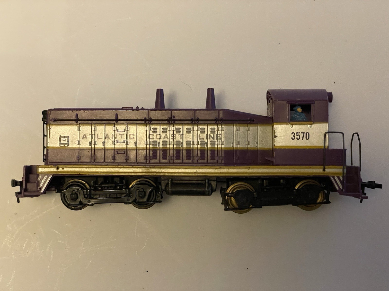 Vintage Revell HO Atlantic Coast Line #3570 SW7 Diesel SWITCHER Locomotive Works