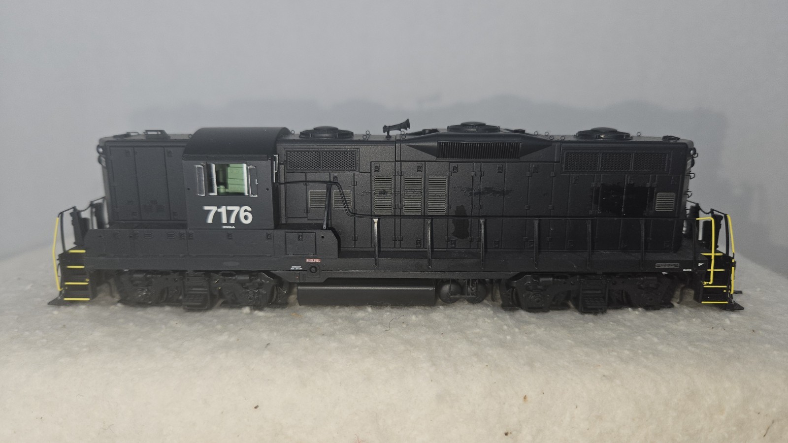 Athearn Genesis HO Scale Locomotive Train GP-9 #7176 DCC fitted – Please read