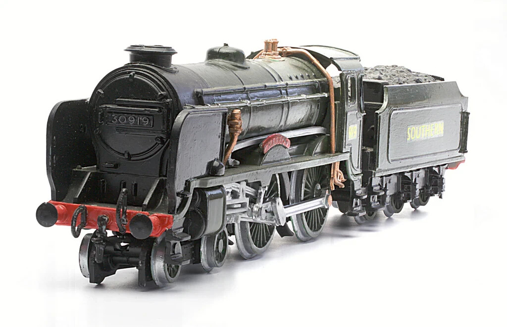 Dapol C035 – 4-4-0 Schools Class Locomotive ‘Harrow’ 00 Gauge Plastic Kit T48 Po