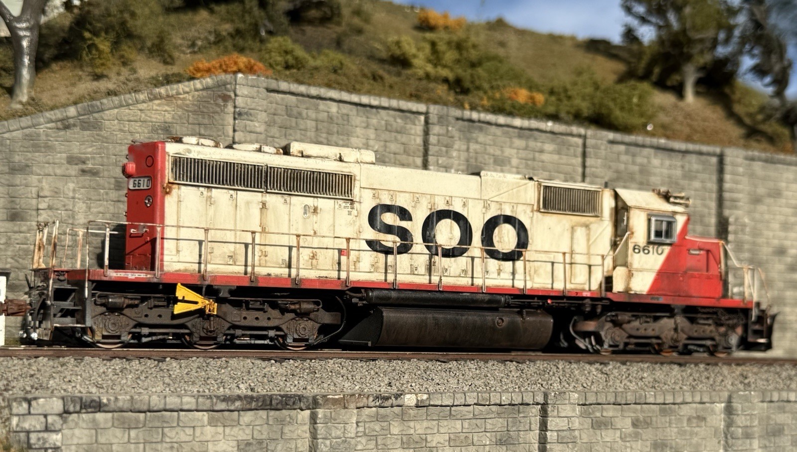 HO ScaleTrains Rivet Counter SD40-2 Soo Line #6610 Sound/DCC /NIB/weathered