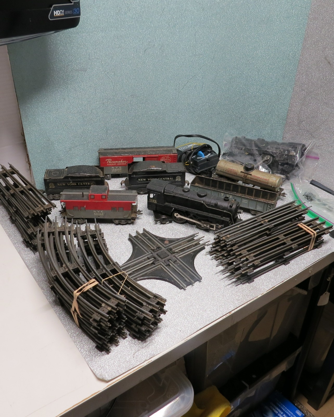 VTG Marx 999 Locomotive, Cars, Track & Pak Untested See Description