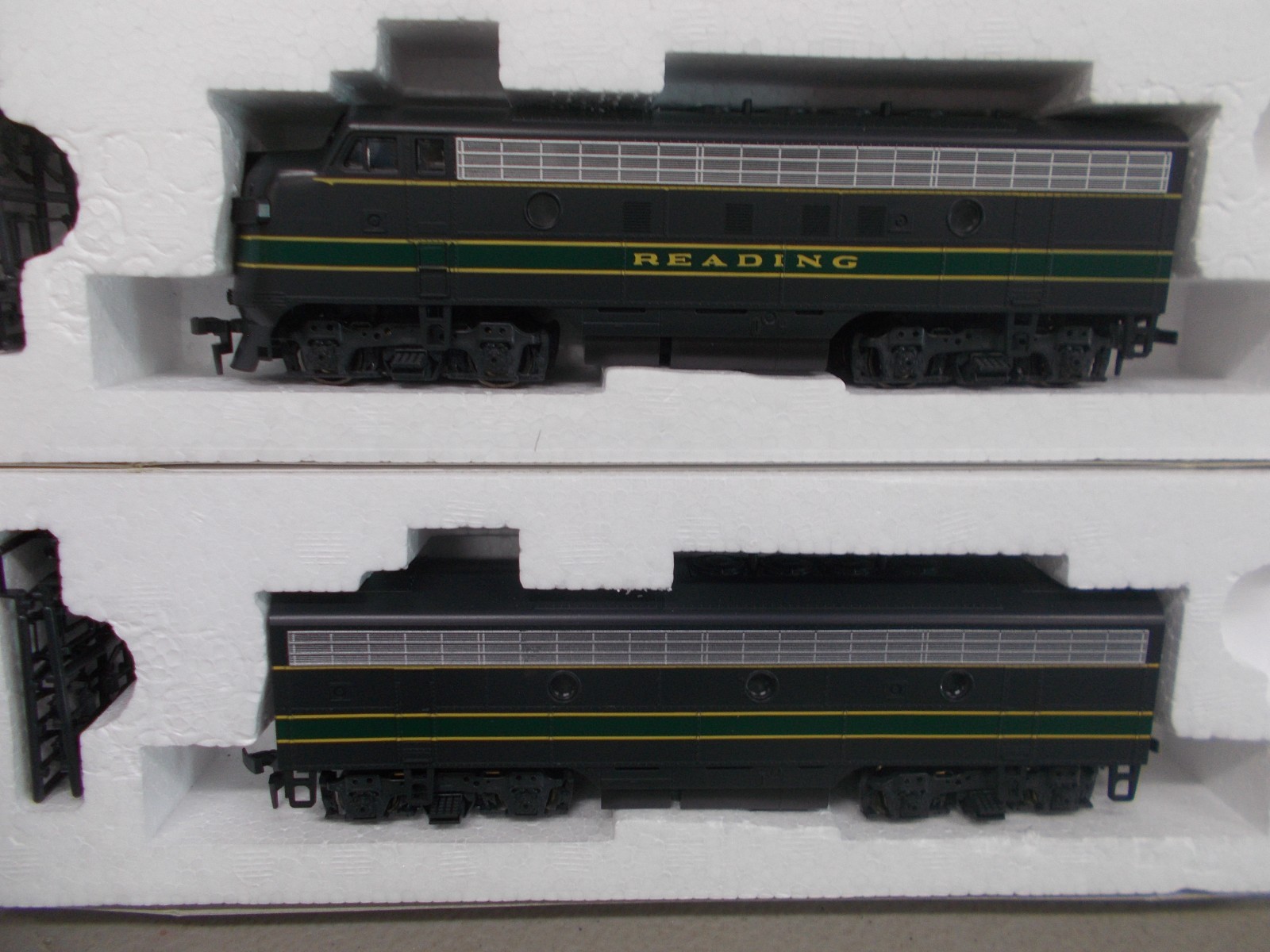STEWART / KATO ~ READING F3A & F3B ~ BOTH POWERED LOCOMOTIVES~NIB~HO SCALE~LOT B