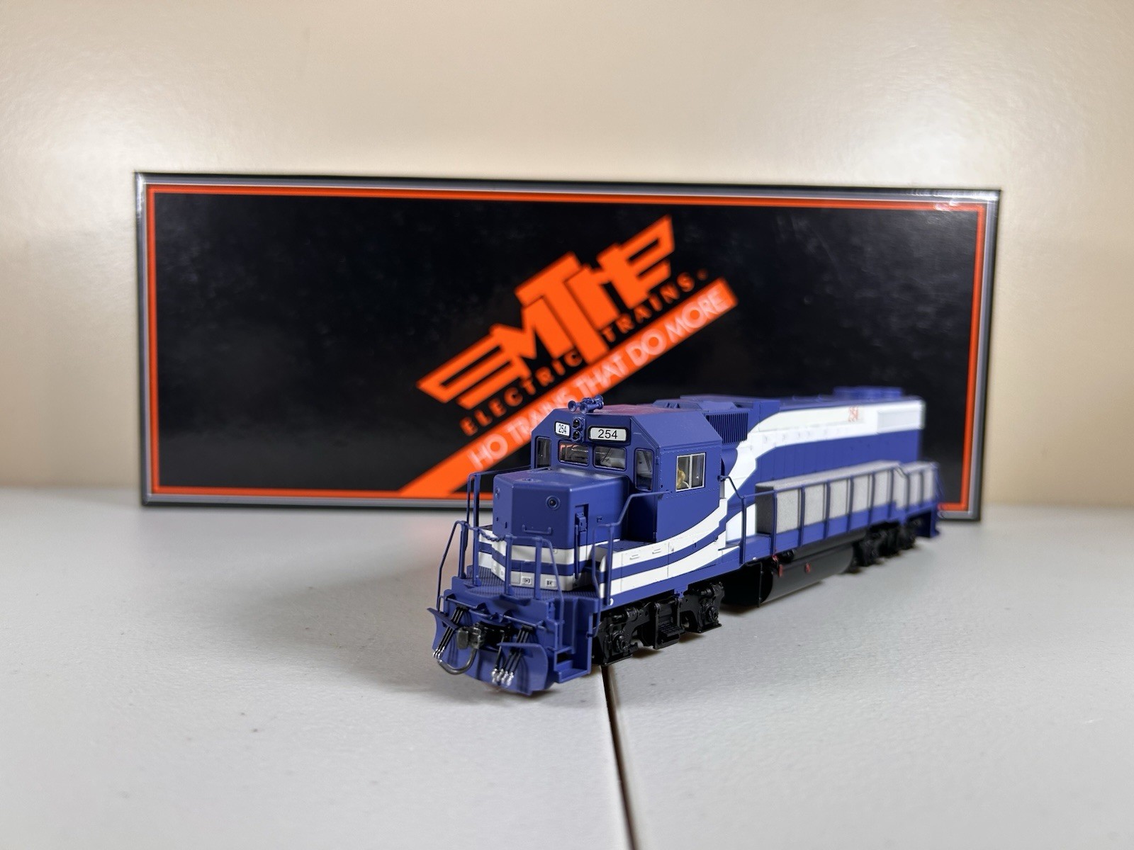 HO MTH DCC Sound Long Island GP38-2 #254