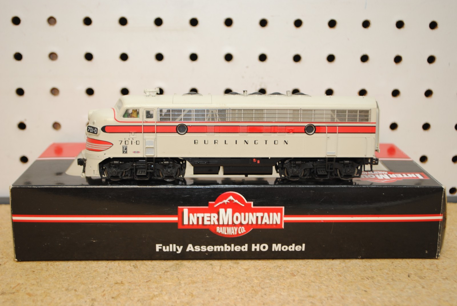 InterMountain Railway Co. 49007-08 CB&Q Burlington #701D EMD F7A Diesel Loco HO