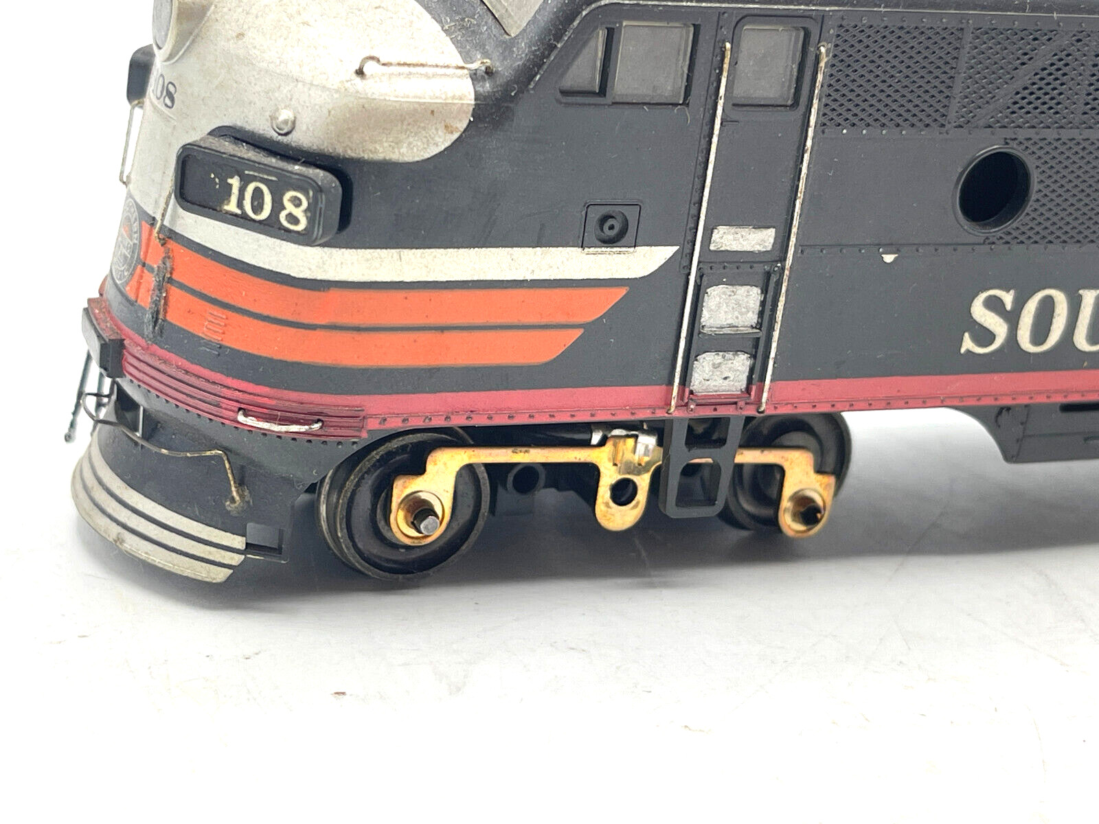 Stewart Kato HO Scale F3 Phase II Low Fans 6108 Southern Pacific Black Widow