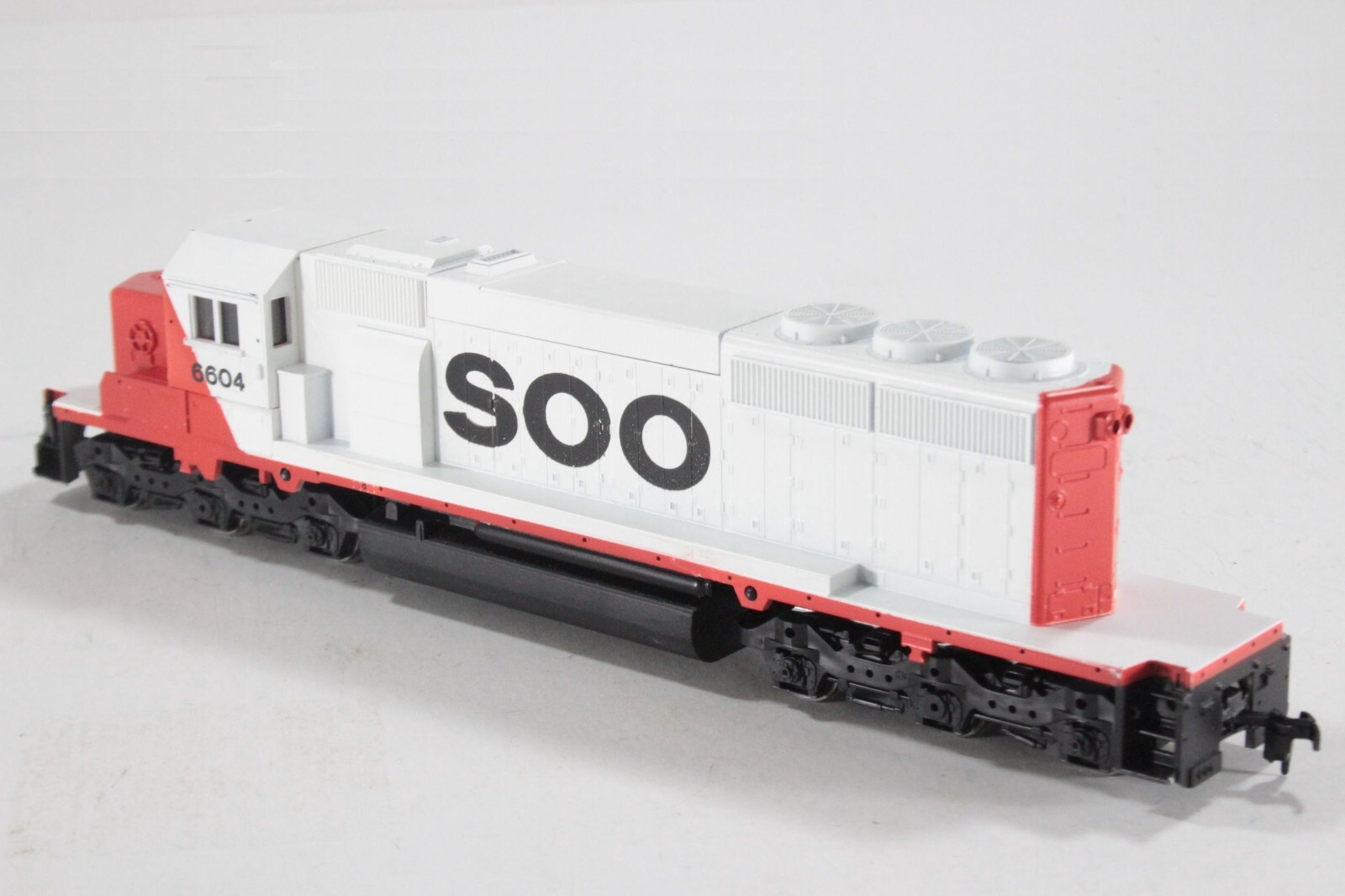 HO Athearn “Blue Box” Soo Line SD40-2 Powered Locomotive All-Whl Pkp Brs Fly New