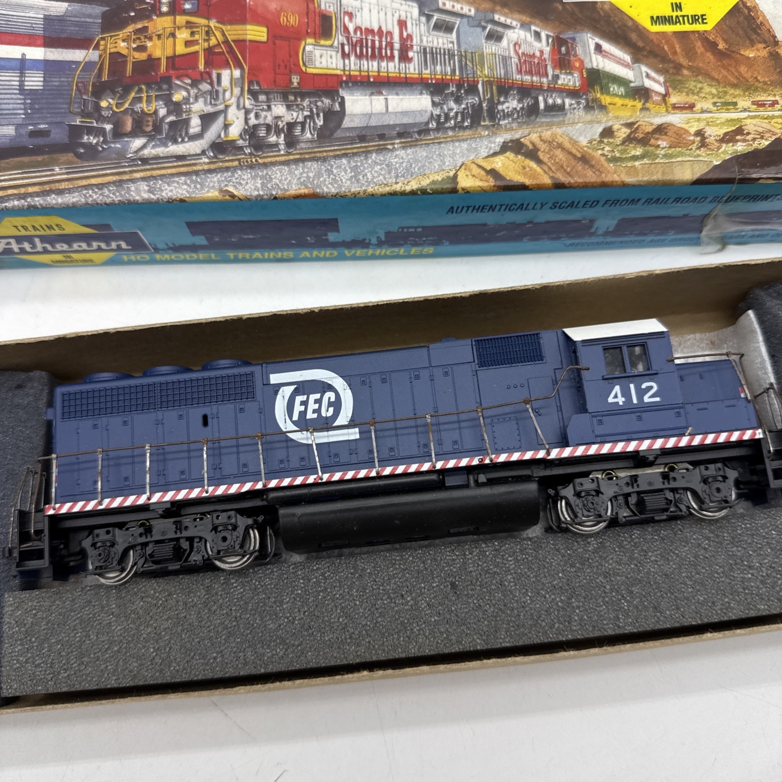Athearn HO Scale GP 38-2 Diesel Florida East Coast #412 Powered Engine