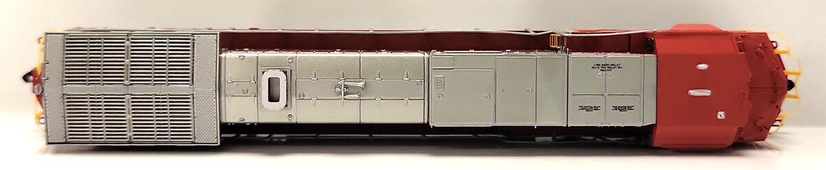 Scale Trains SXT31470 N Santa Fe GE C44-9W Diesel Locomotive #680 LN/Box
