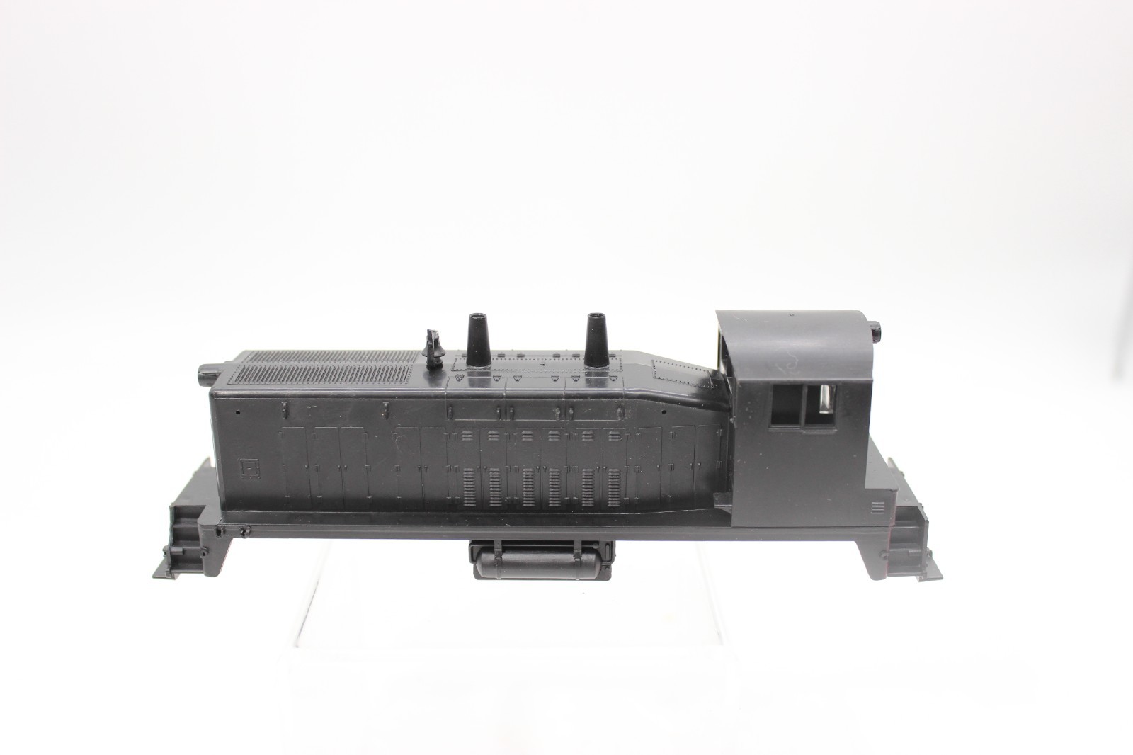 Athearn 40510 HO Scale Undecorated SW-7 Diesel Switcher Locomotive Shell Only