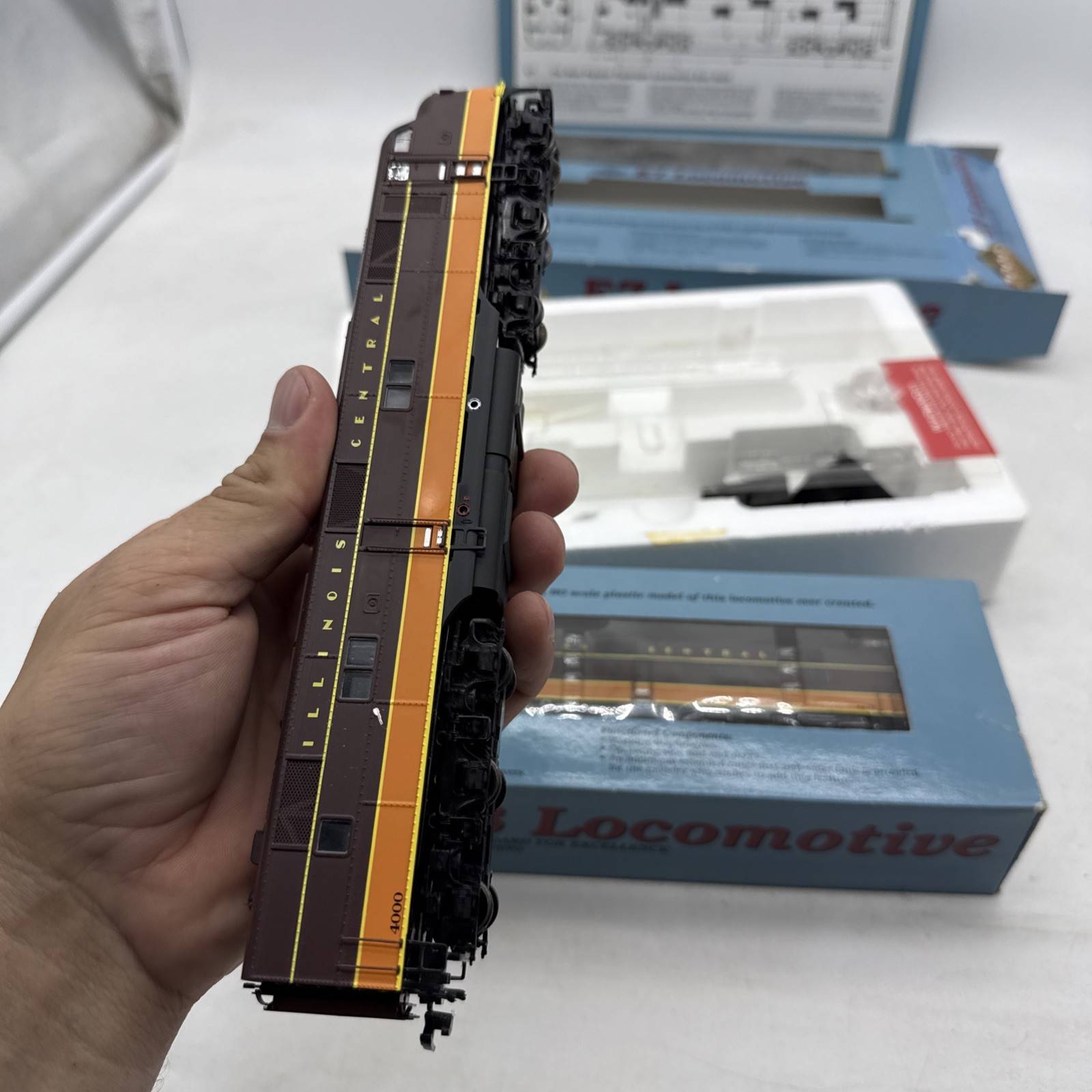 Proto 2000 HO Scale A/B Illinois Central IC #4000 E7 DC Powered Locomotive