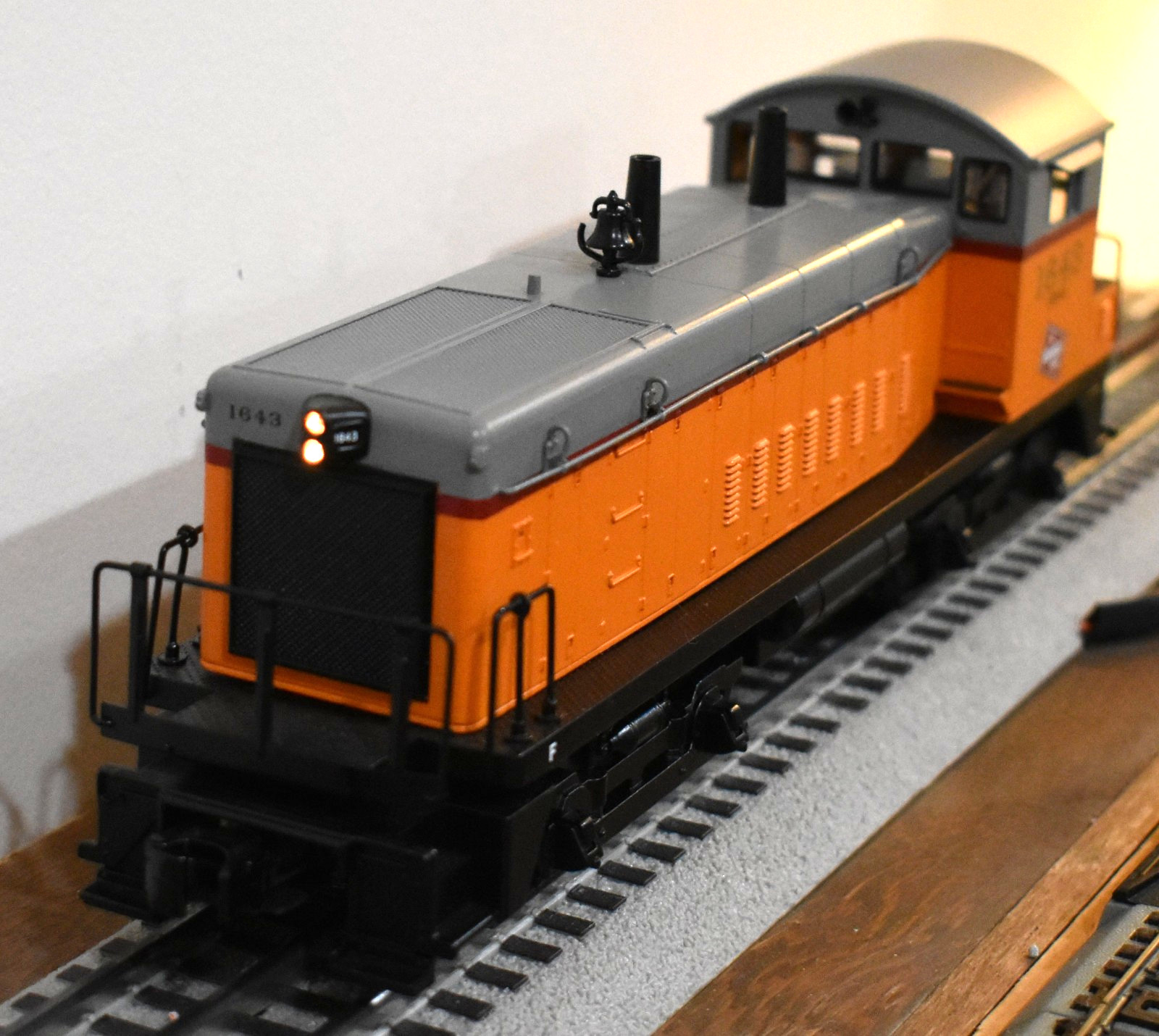 MTH RAILKING 3-RL O #1643 MILW MILWAUKEE ROAD SW-9 DIESEL SWITCHER PS2 30-2444-1