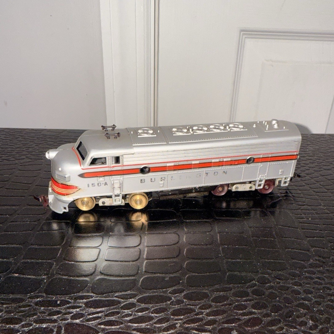 Lionel Burlington 150-A O Gauge Diesel Locomotive Silver Red Black Metal Analog
