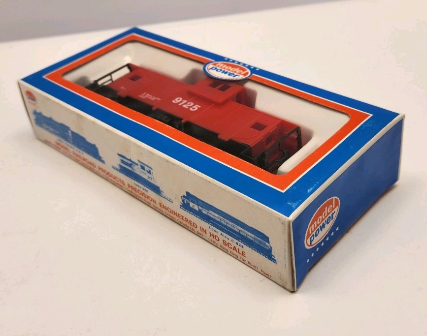 MODEL POWER HO 9125 OFFSET CUPOLA CABOOSE RED SAFETY RAIL CAR NOS C41
