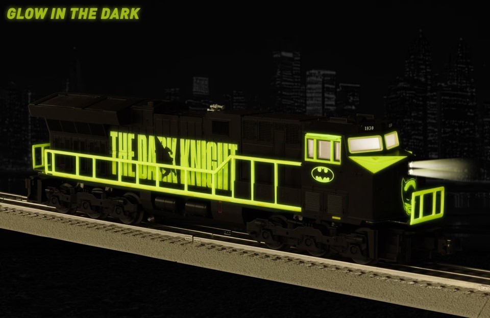 Lionel 2445150 Batman LionChief ET44 DC Dark Knight Diesel Locomotive – NEW