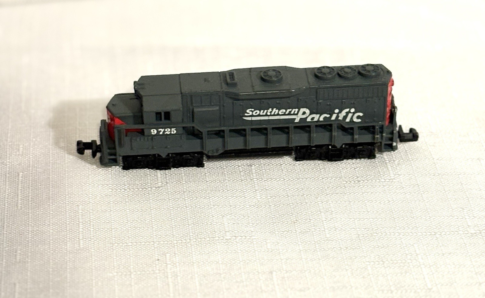 High Speed Metal Products N Scale Model Southern Pacific Diesel Locomotive
