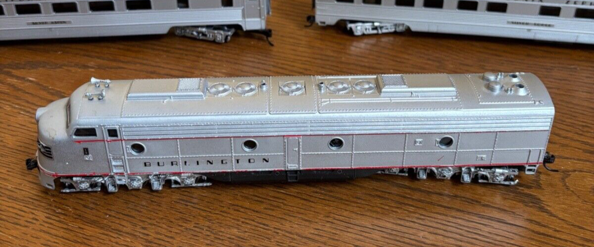 Rivarossi Ho Burlington EMD E-9 Diesel Locomotive Metal Wheels, Nicely Weathered