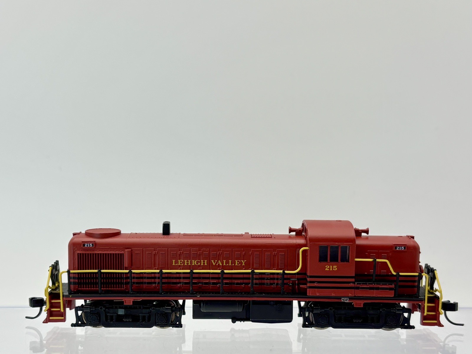 N Scale Atlas Classic 42101 Lehigh Valley RS3 Diesel Locomotive LV #215