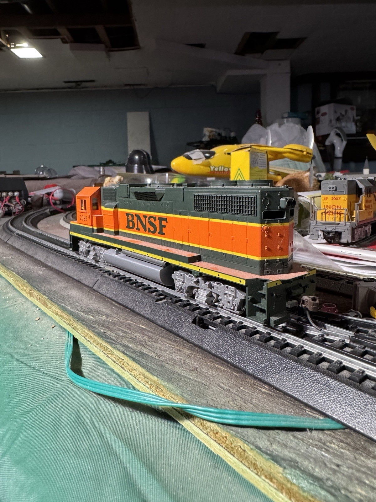 Athearn 4619 GP38-2 Powered BNSF – Green Orange 2099 HO NOS