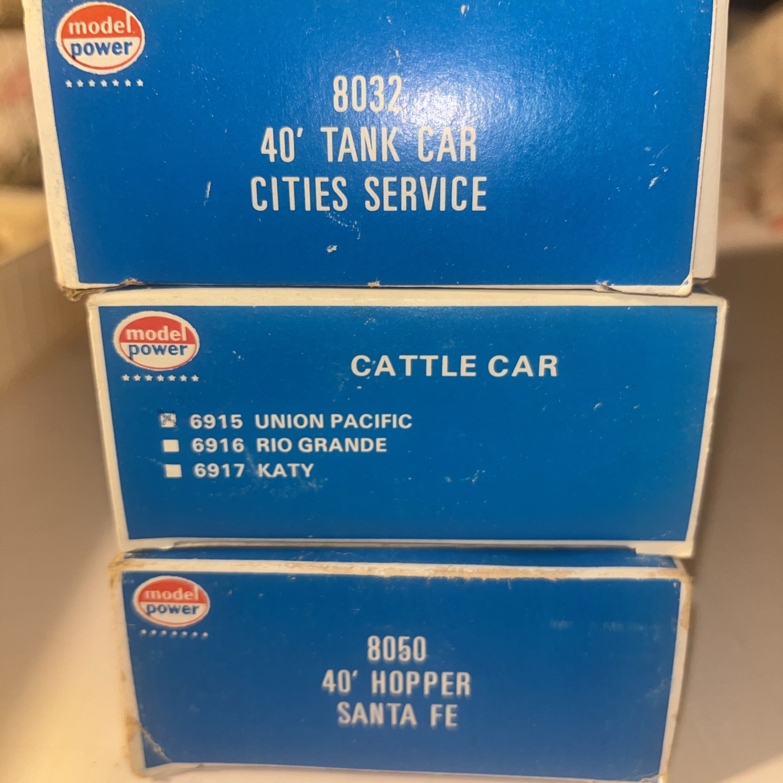 HO Model Power F3 Santa Fe Diesel 6730 & 6731, 8032, 8050, & 6915 Cattle Car
