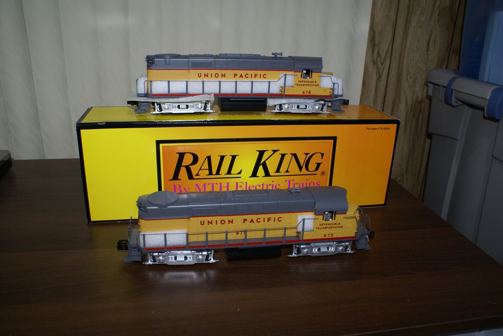 NEW UNION PACIFIC RS-27 PAIR PROTO 2 30-2251-1 , 30-2251-3 NEW BATTERY TESTED