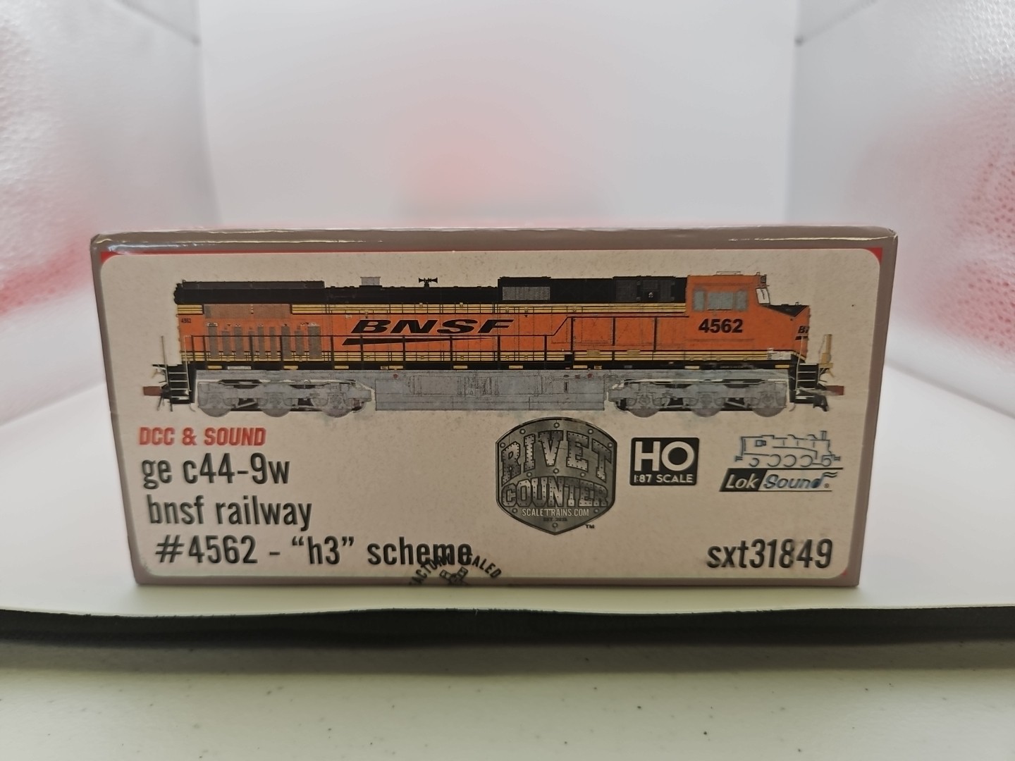 Scaletrains BNSF Railway C44-9W Heritage III Custom Weathered #4562 SXT31849