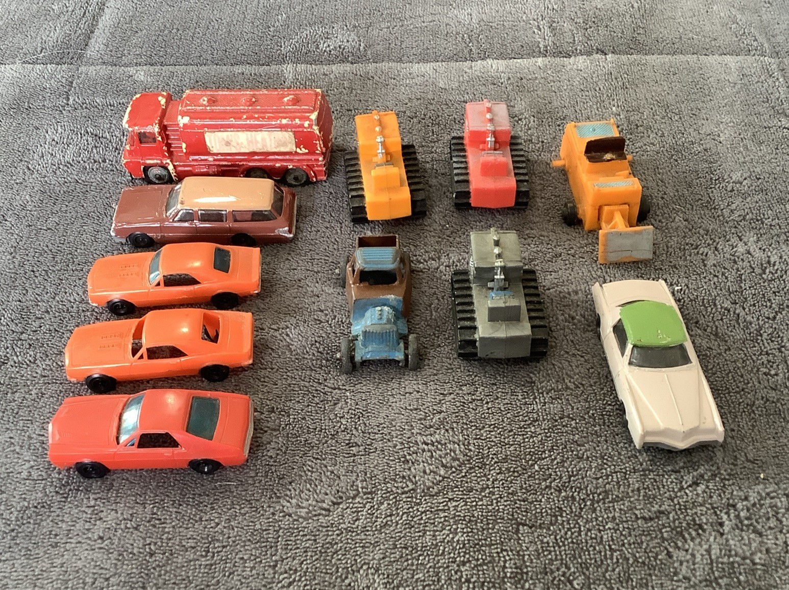 Mixed LOT Of Vintage HO Model Railroad Cars Tractors Fire Truck Pieces