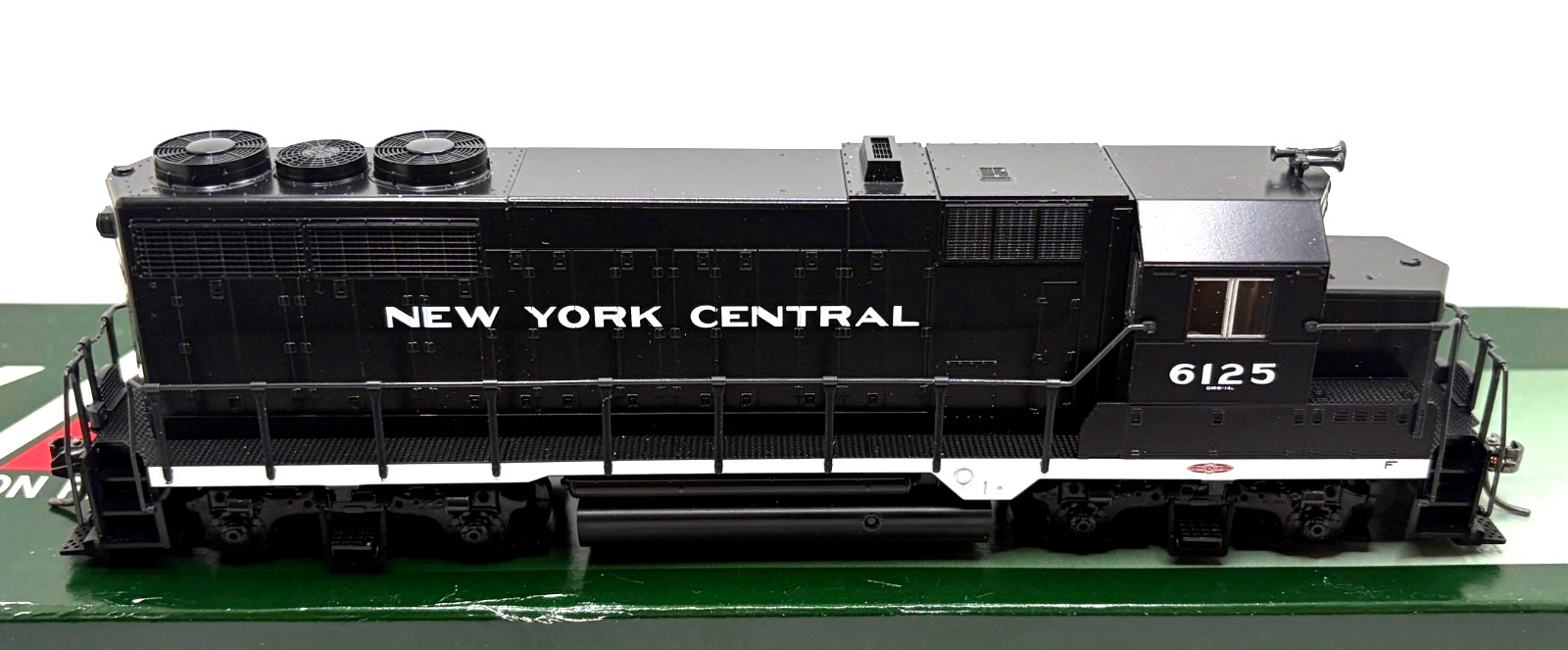 HO KATO 37-3023 EMD GP35 NEW YORK CENTRAL NYC # 6125 PHASE 1A