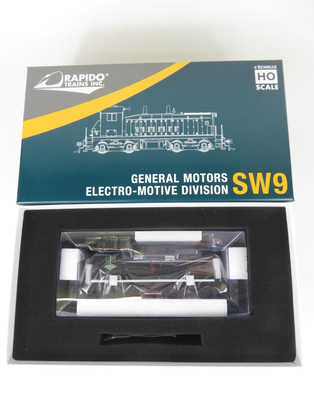 Rapido 27085 HO Illinois Central EMD SW9 Locomotive DC Silent Version #481 NIB