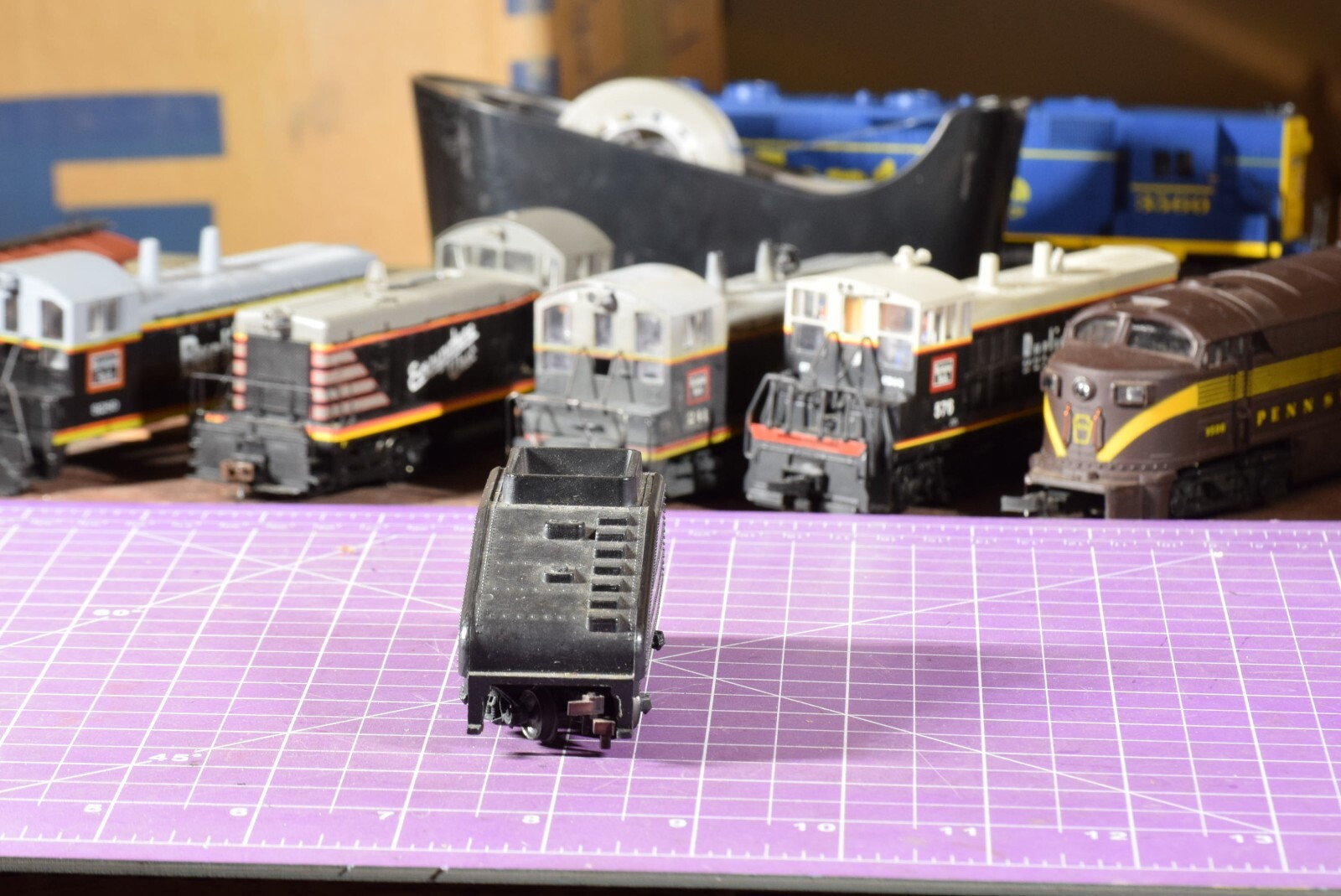 Coal Tender undecorated 2.8 HO Gauge train car, brass screws hold trucks