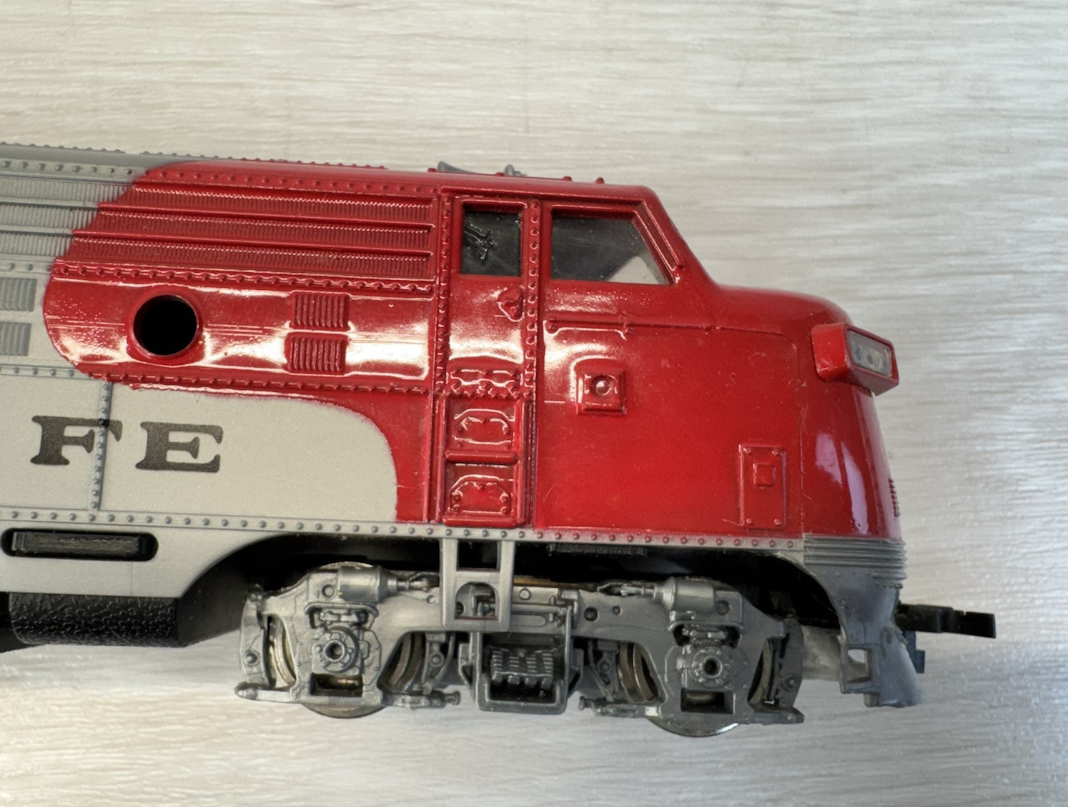 Vintage Bachman HO Scale Santa Fe Lighted Locomotive Red Silver Black #307