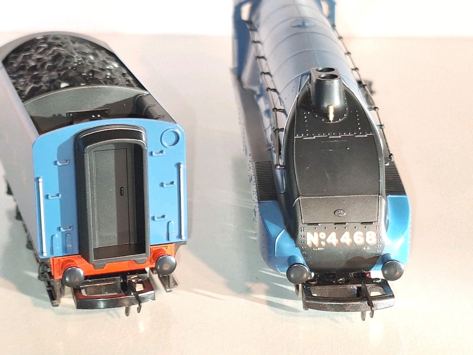 Hornby R077 LNER A4 Class Mallard. New Old Stock. Mint Cond. Boxed. 2 Rail DC.OO