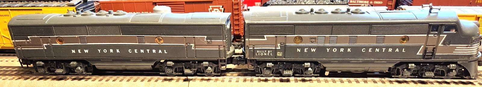 LIONEL RARE 2344 NEW YORK CENTRAL AB UNITS IN VERY GOOD CONDITION, RUNS WELL!