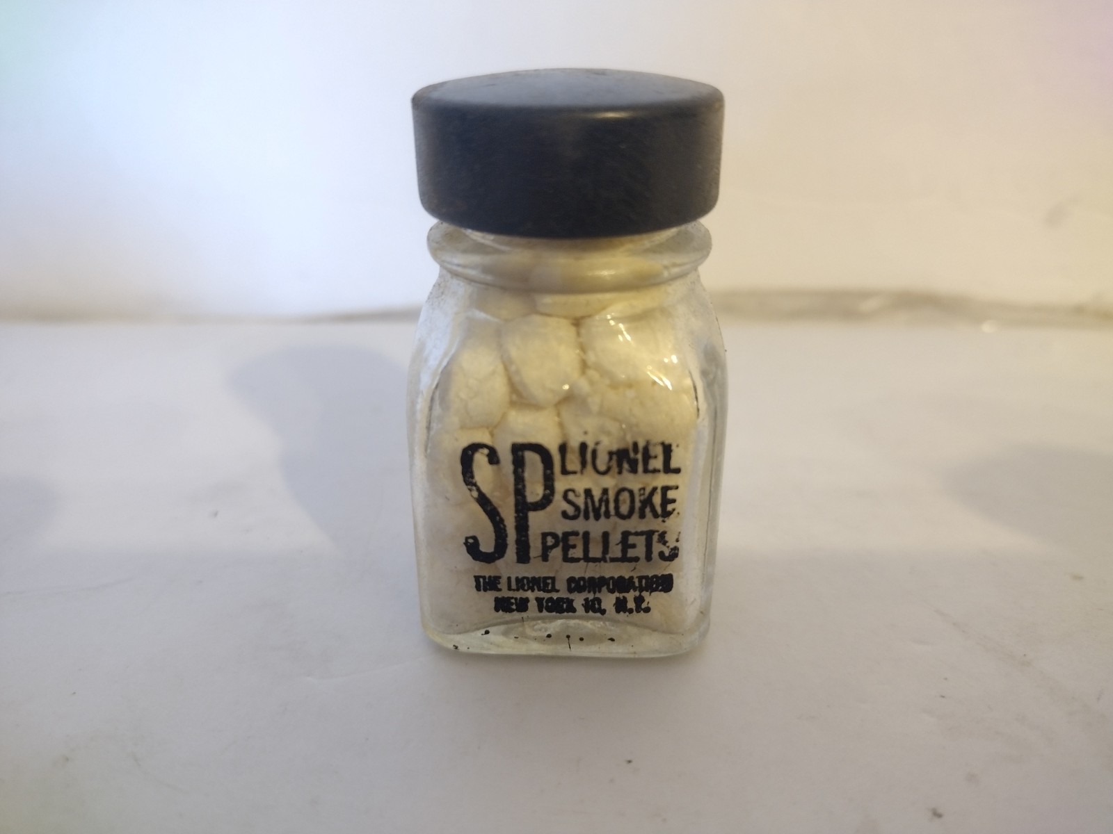 Lionel SP Smoke Pellets 25 tablets RARE CLEAR Bottle Early 1940’s