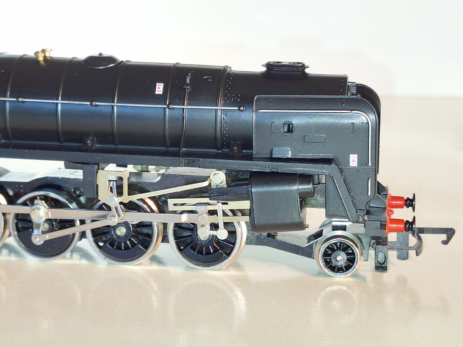 Hornby R2016 BR 9F Loco #92001. New Old Stock. Mint Cond. Boxed. 2 Rail DC. OO