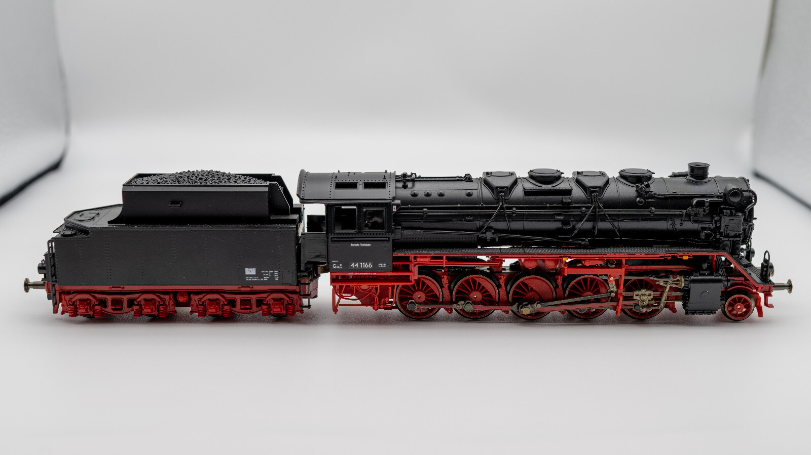 Roco 43351 HO Steam Locomotive DRG Class 44 1166 With Detachable Tender