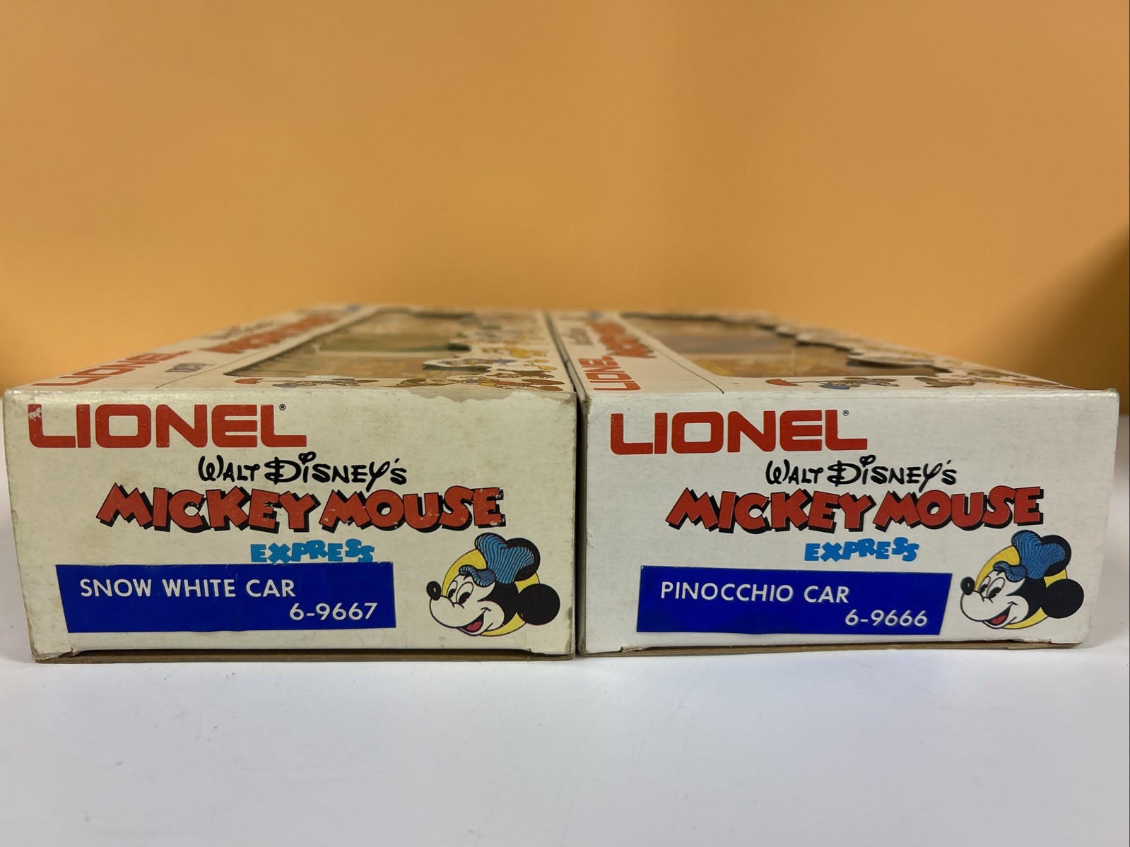 Lionel 15 Piece Disney Mickey Mouse Express Train Set Complete