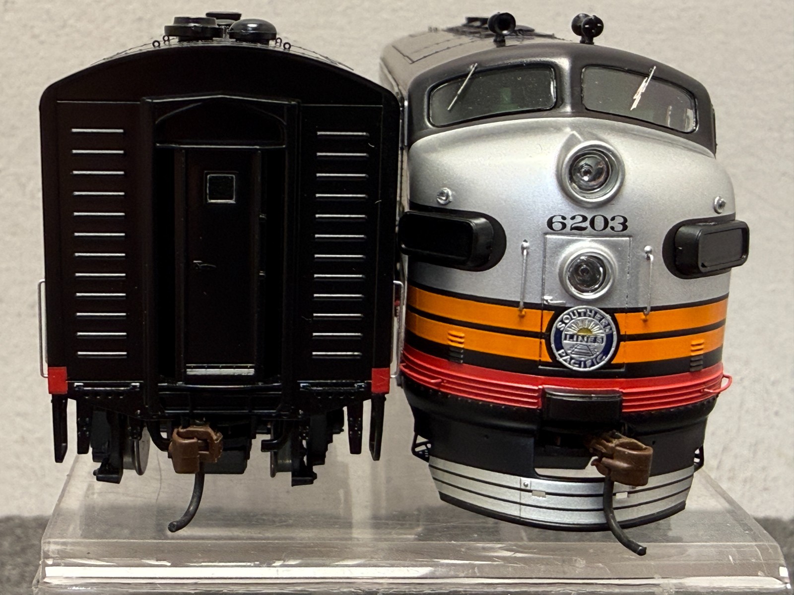 Athearn HO G1627 SP EMD F7A/F7B Phase 1 Diesels 6203 & 8106 – DCC Ready